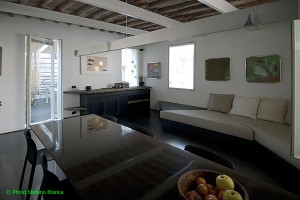 IANNI HOUSE JPEG MODA0038 @   